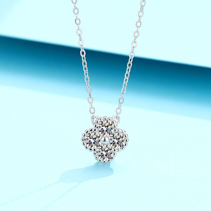 Collier transfrontalier en argent sterling S925 moissanite pendentif trèfle à quatre feuilles femmes niche japonaise et coréenne design polyvalent clavicule chaîne cadeaux
